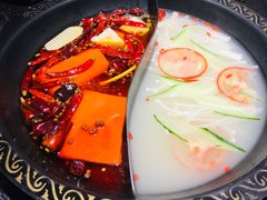 麻辣拼菌菇鸳鸯锅-锅说大脸毛肚重庆老火锅(佐阾店)