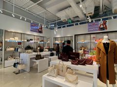 -百年港湾奥特莱斯(香炉礁店)