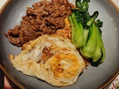 嫩牛肉煎蛋拌肉汁酱饭-杯子红牛排(创意产业园店)