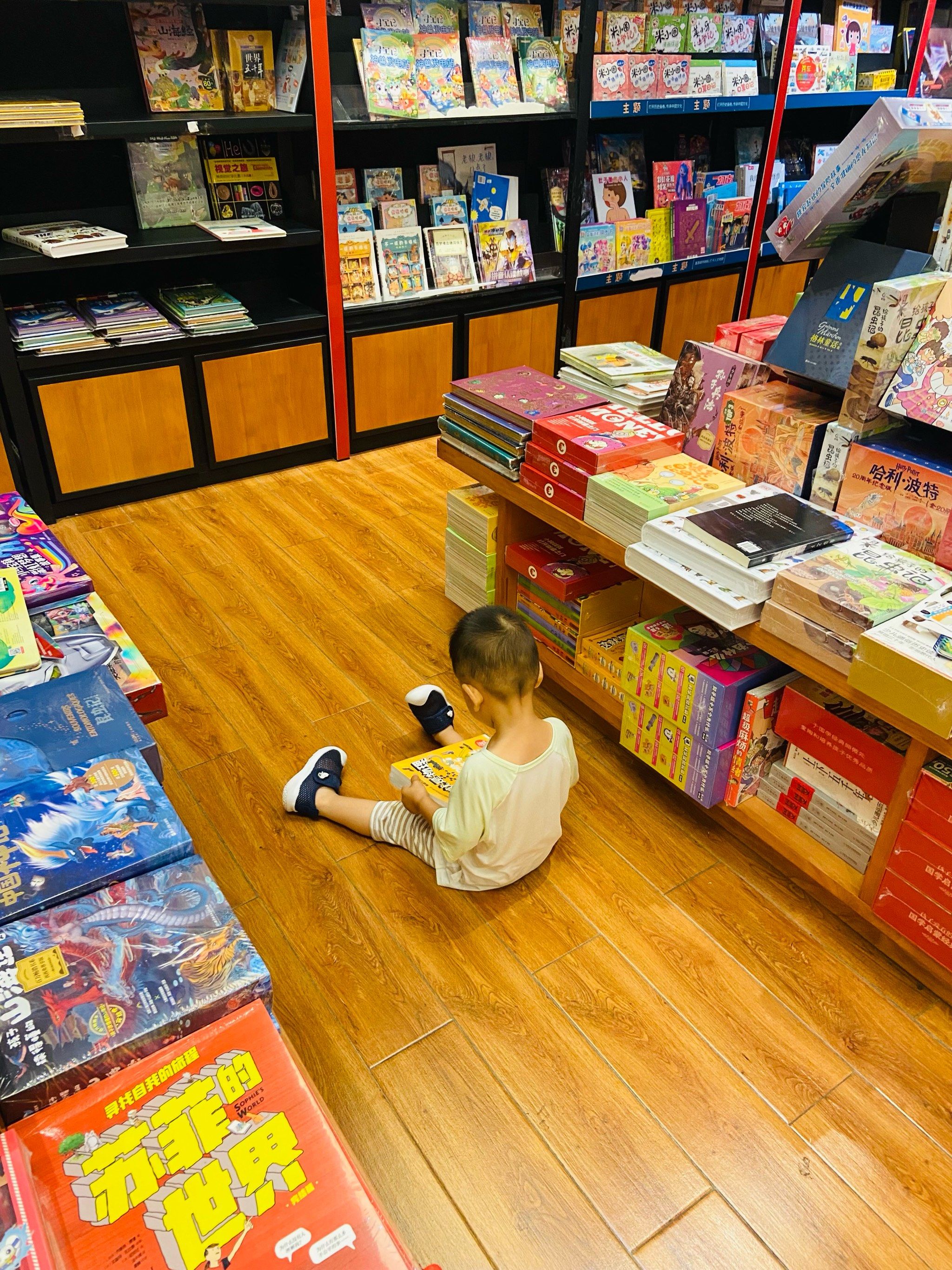 感恩西西弗书店设置了儿童读书区域🏘️
夏天室内遛娃可以来