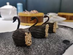 黑天鹅榴莲酥-水上明月·湖景餐厅