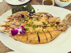-Chom Cafe and Restaurant