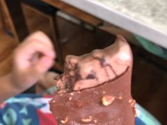 迷你香草焦糖味扁桃仁脆皮条冰淇凌-哈根达斯(世界城店)