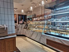面包甜点陈列柜-老大昌(淮海中路店)