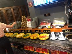 自助调料区-成都老码头火锅(旺角店)