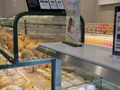 面包甜点陈列柜-面包新语(龙湖·西宸天街店)