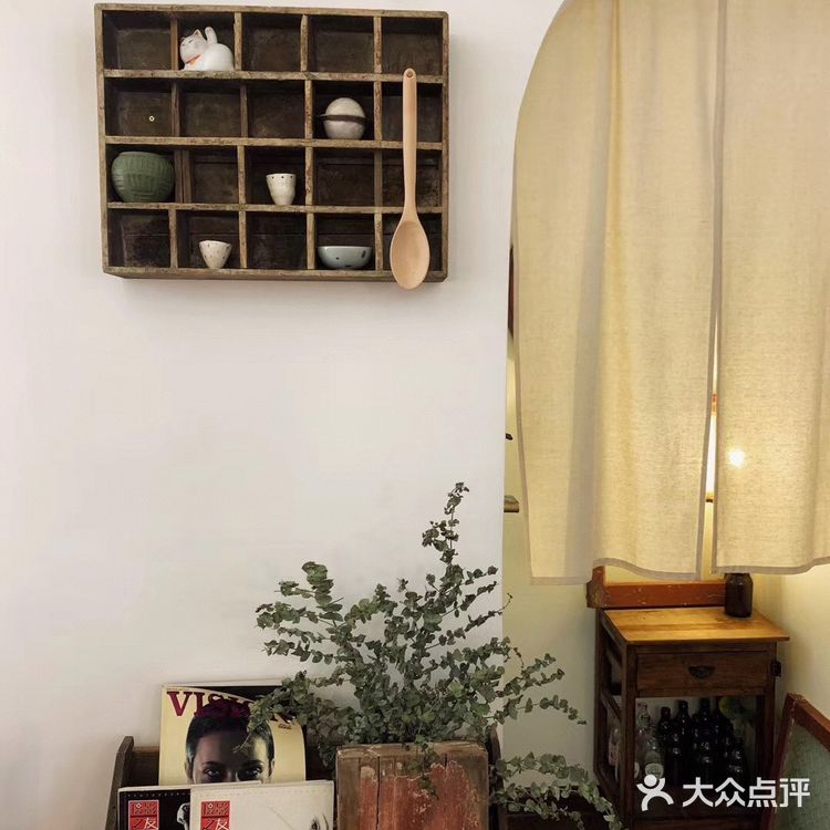 和长沙小食院风格很相似的一家湘潭小食堂