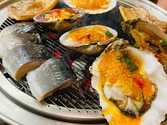 -围炉肉舍•炭烤活鳗•丹东海鲜烤肉(步行街店)