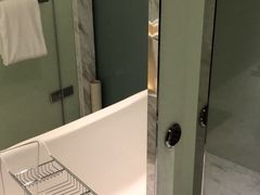 -上海滴水湖皇冠假日酒店