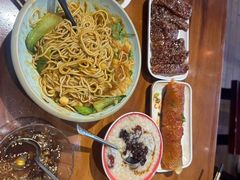 -爆炸头阿姨小四川正宗川味小吃(无任何分店)