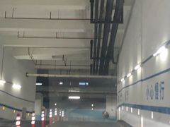 -虹桥天地-停车场