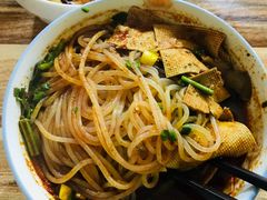 红油米线-老字号杨坡红油米线腊汁肉夹馍(东四道巷店)