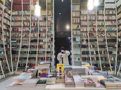 -钟书阁(松江泰晤士小镇店)