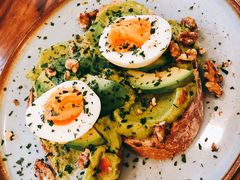 牛油果煮蛋吐司-RAC BAR(安福路店)