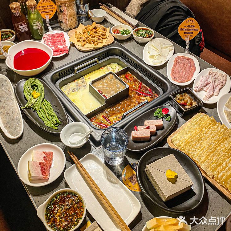 终于武汉也拥有了巴奴毛肚火锅!!