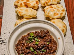 鲅鱼酱配石头饼-聚缘堂·海鲜私房菜(松岭路店)