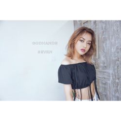 -God Hands发型设计复古会所