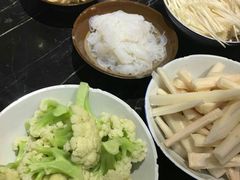 -巴四老城区炭火蛙锅(张江店)