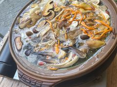 -饱嗝·小炒云南菜·见手青乌鸡汤锅(来凤街国创园店)