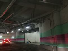 -白玉兰广场停车场