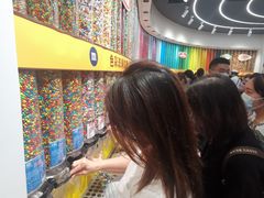 -m豆巧克力世界(上海世茂广场店)