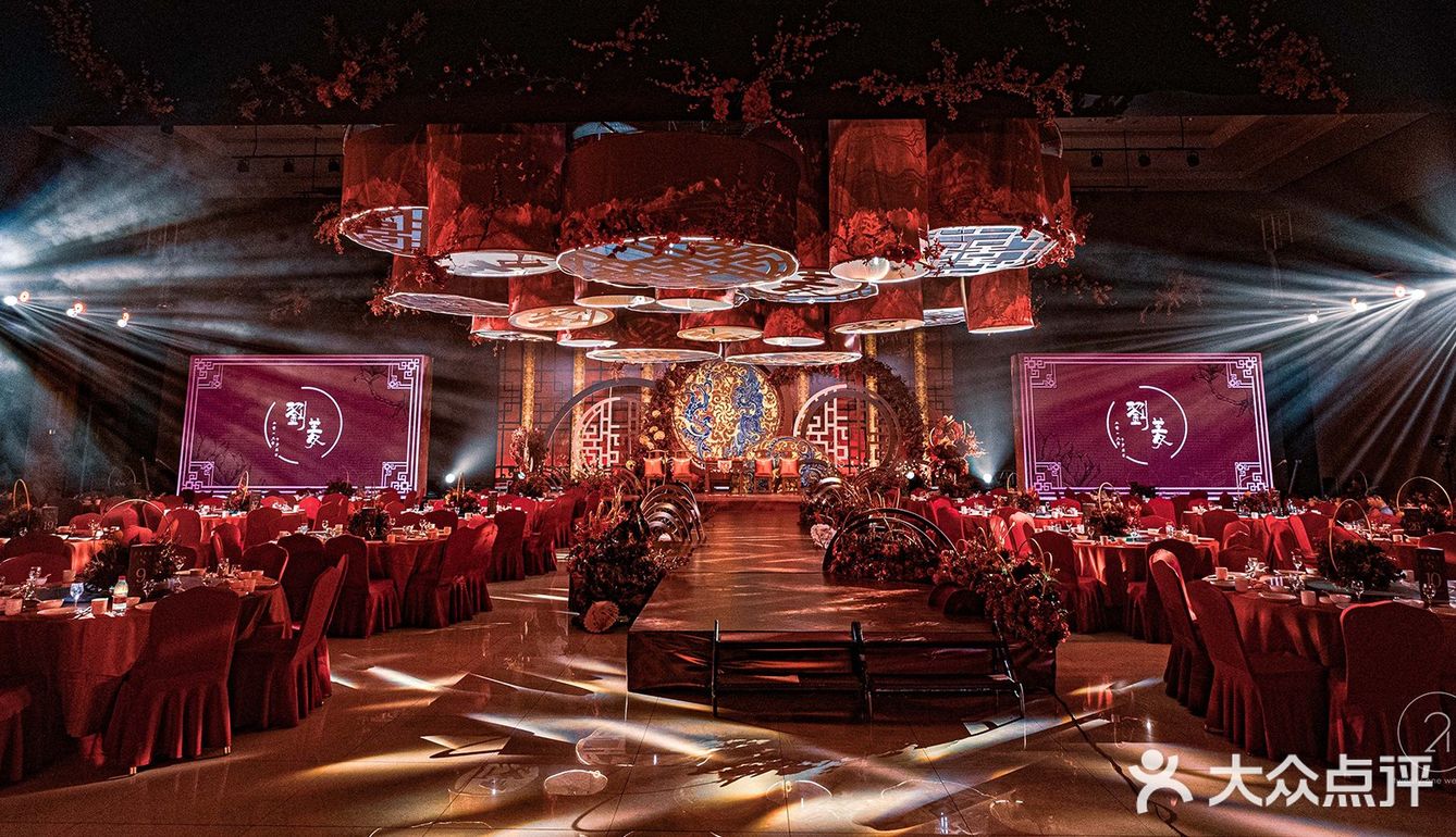 别再做烂大街婚礼了，小众婚礼挺有意思的。