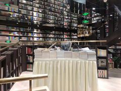 -钟书阁(群光广场店)