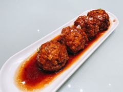 鸭蛋黄狮子头-梅飞酒家(名辉豪庭店)