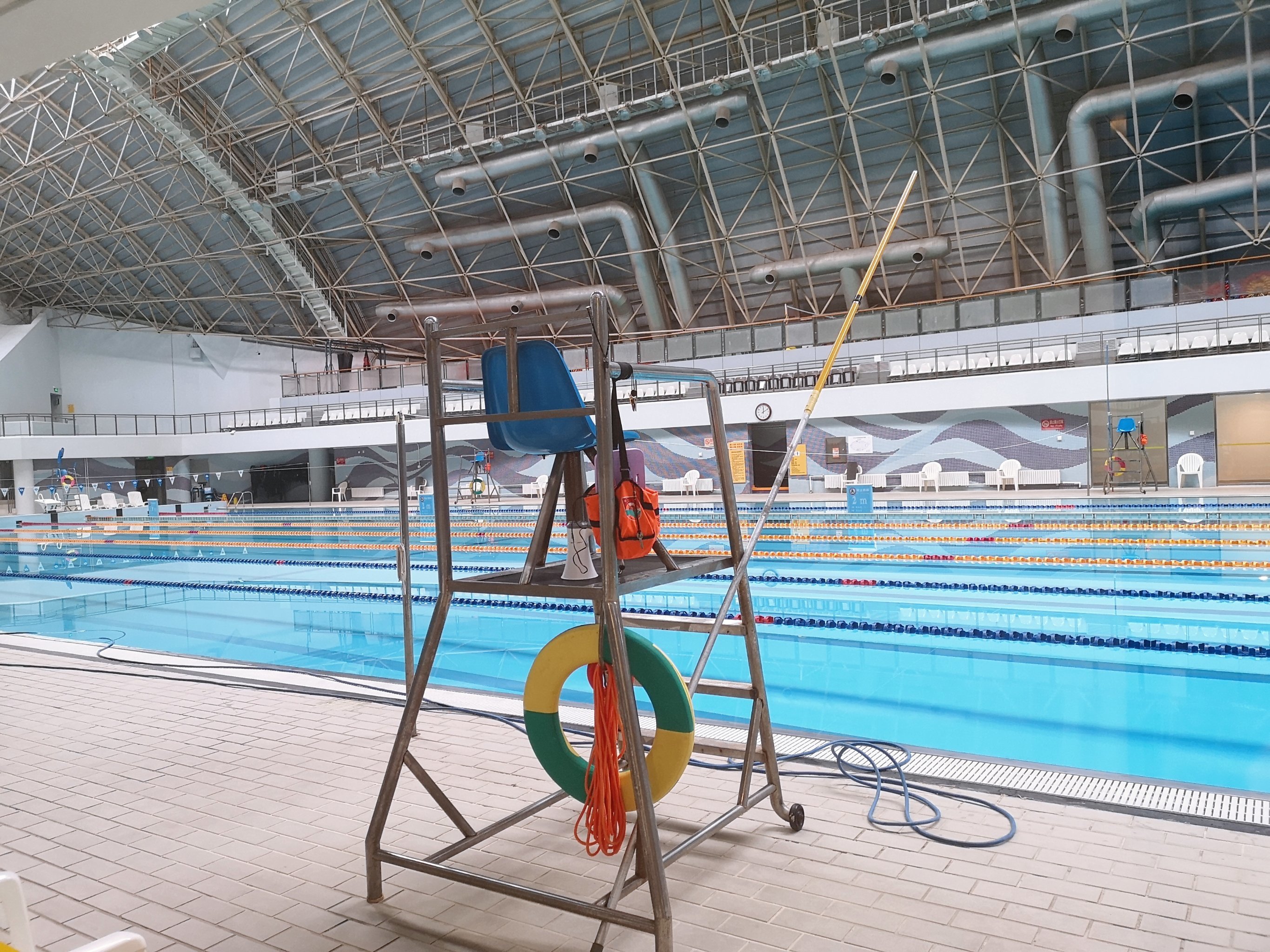 这儿也叫银橄榄体育世界游泳馆.标准泳池臭-大众点评