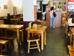 大堂-丽虹云南过桥米线(兴工街店)