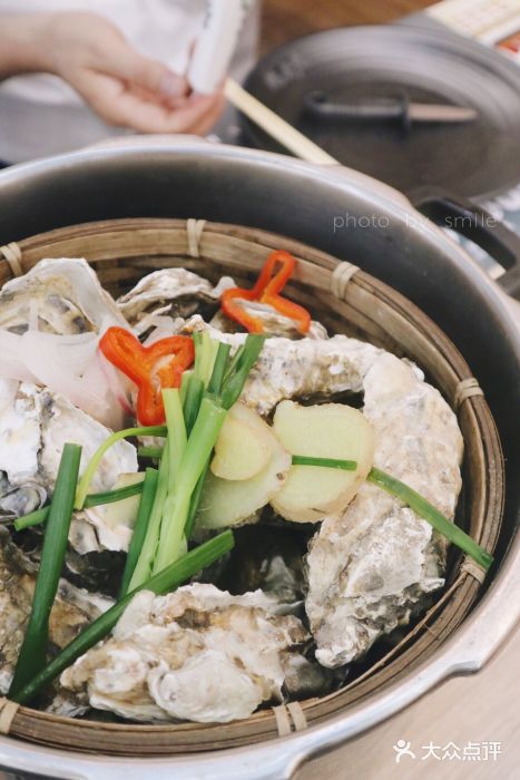 蚝老九·高压锅生蚝专门店(鑫泰街店)高压锅竹笼蒸生蚝图片