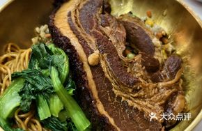 Dry-Seasoned Pork Noodles