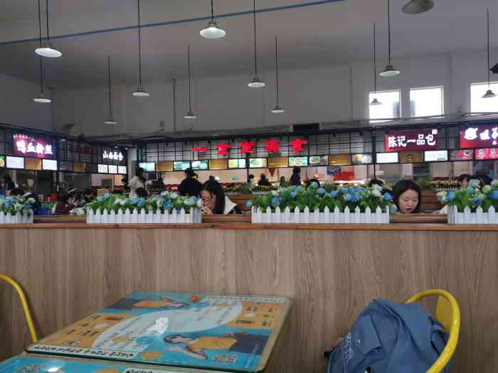 [服务铃]64务: 再一食堂旁边个育英95,在这里可以自选食物