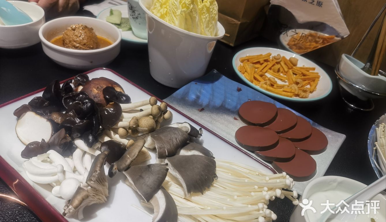 走了一天，在大众点评上找到这家铜锅涮肉，点了套餐