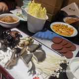 走了一天，在大众点评上找到这家铜锅涮肉，点了套餐