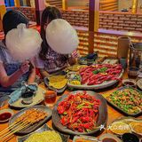 我们4个人点了一大桌子的菜！-