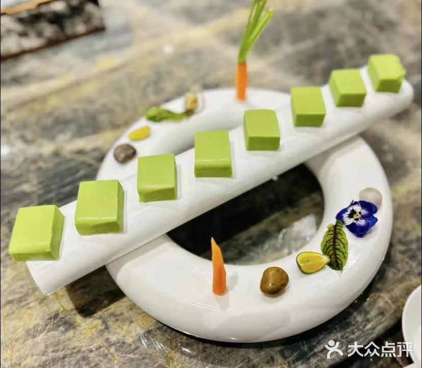 那这必定是你最好的选择！餐厅在鸿恩寺森林公园附近