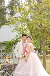 -现代经典婚纱摄影