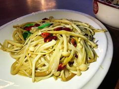 酸萝卜金针菇-易老头三样菜(南滨路总店)