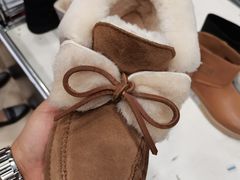 -UGG(燕莎奥特莱斯购物中心店)