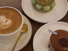 开心果树莓泡芙-Ten Olives甜点