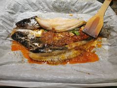 烤鮰鱼-鱼来顺纸上烤鱼