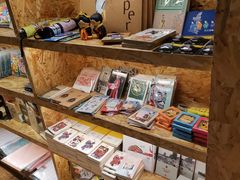 -新华里咖啡书吧(新华书店小寨店)