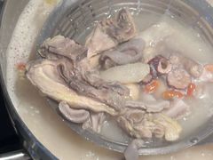 -尚尚仙·酸汤猪手·猪肚鸡火锅(华联万柳购物中心店)