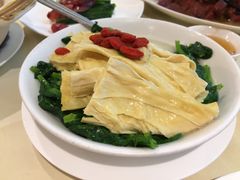 鱼汤竹笙浸豆苗-镛记酒家