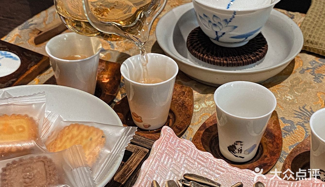 广州！在广州！！吃到了很酥香的盐焗鸡蛋挞