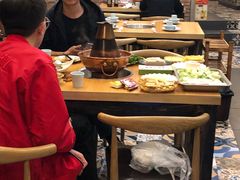 大堂-超越炭火牛蛙火锅鸡(河东店)