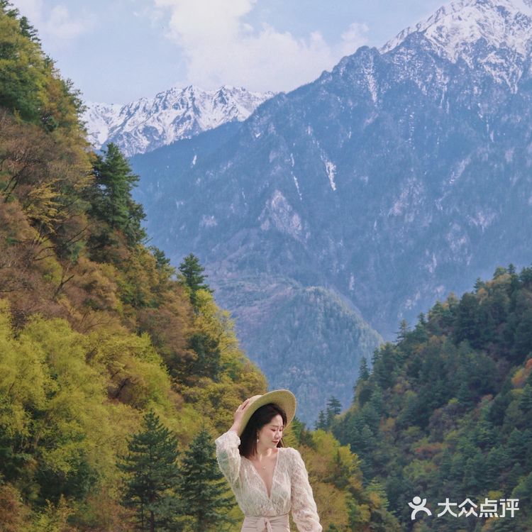 成都周边旅游攻略|2.5h车程去蓝天雪山下泡无边温泉♨️~