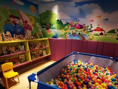 -上海滴水湖皇冠假日酒店