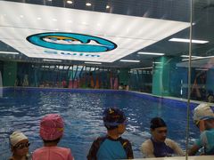 -Swim斯卫姆国际儿童游泳中心(红博中央公园店)